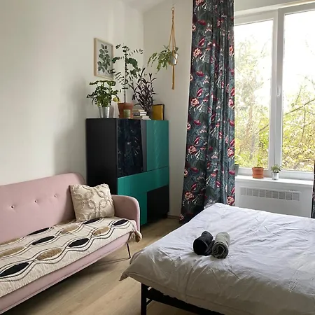 Cute Botanical Flat Near By Zizkov Tower Prag