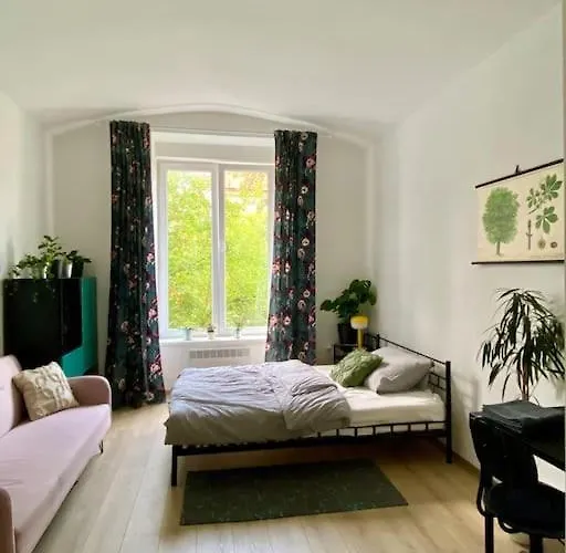 Cute Botanical Flat Near By Zizkov Tower