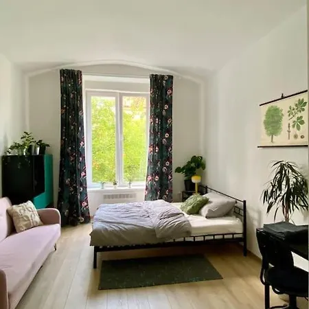 Cute Botanical Flat Near By Zizkov Tower