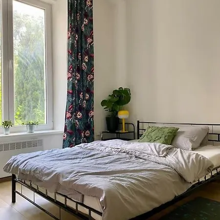 Cute Botanical Flat Near By Zizkov Tower Appartement Praag