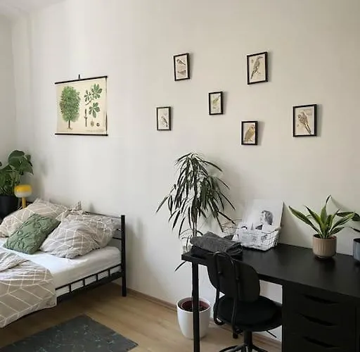 Cute Botanical Flat Near By Zizkov Tower Apartment *