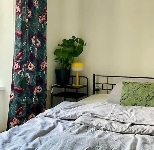 Cute Botanical Flat Near By Zizkov Tower Apartment