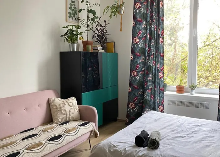 Cute Botanical Flat Near By Zizkov Tower Prag